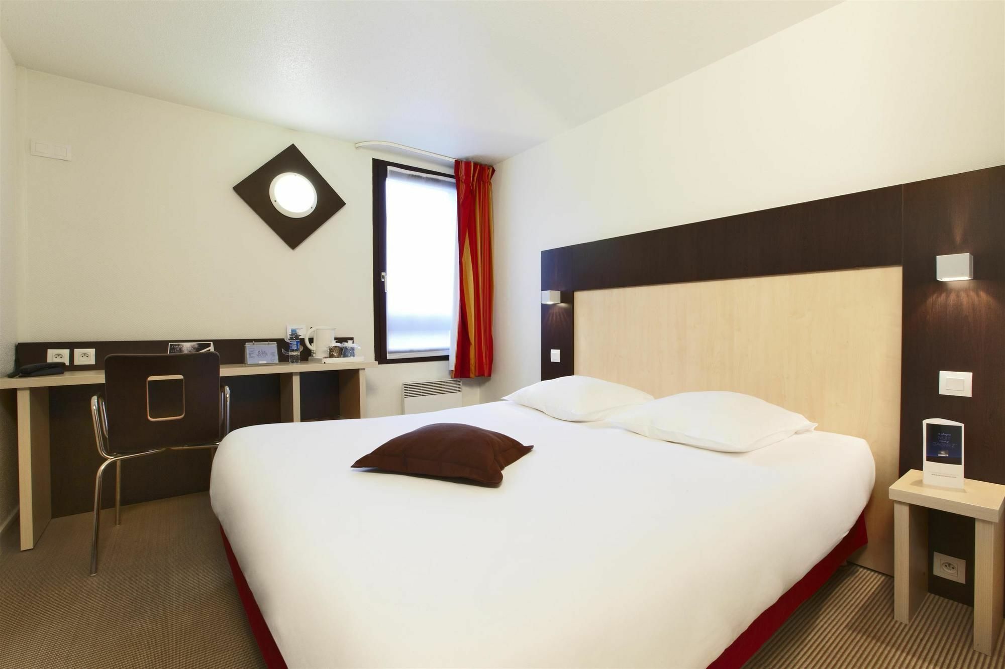 Kyriad Rouen Nord - Mont Saint Aignan Екстериор снимка